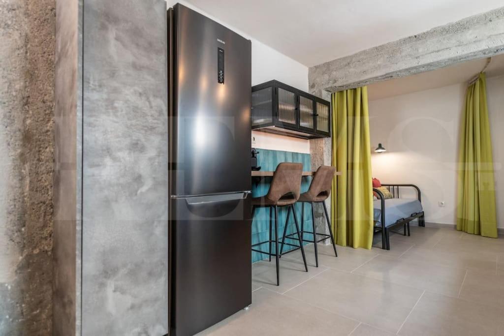 Pop Art Gem With Paintings By Local Artist By Rems Appartement Málaga