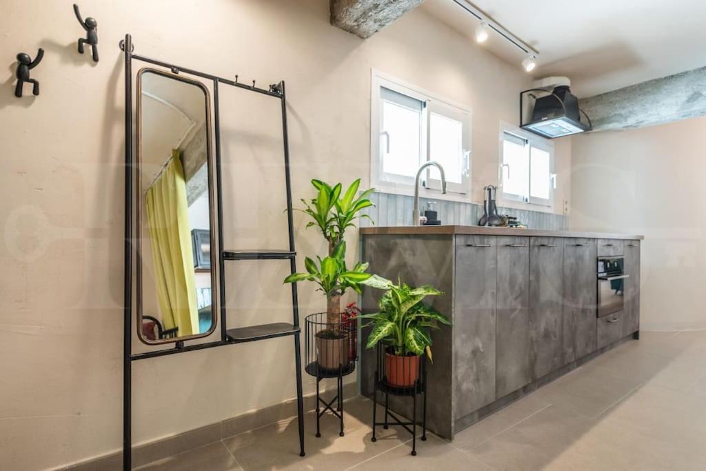 Appartement Pop Art Gem With Paintings By Local Artist By Rems *
