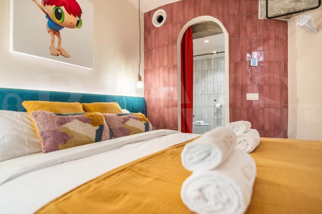 Pop Art Gem With Paintings By Local Artist By Rems Appartement