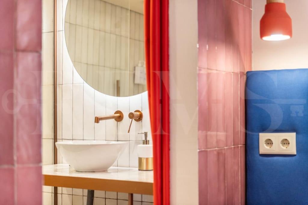 Appartement Pop Art Gem With Paintings By Local Artist By Rems *